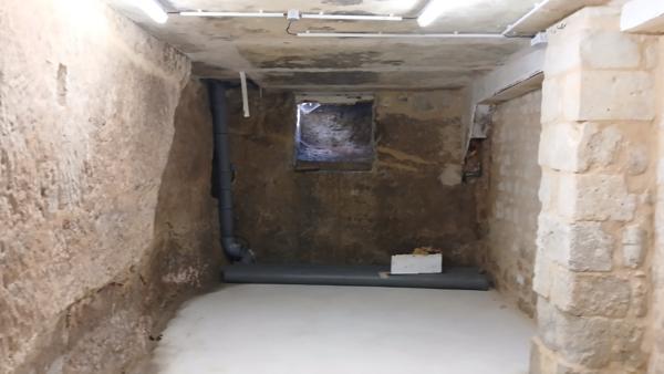 Immeuble avec local commercial et appartement 3 pièces