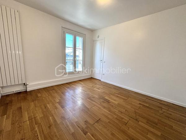 Sur la commune de Choisy-Le-Roi , Au deuxième étage sur 2 , Appartement de 34 m2 , 2 pièces , 1 chambre . Proche de toute le commodités , faibles charges .