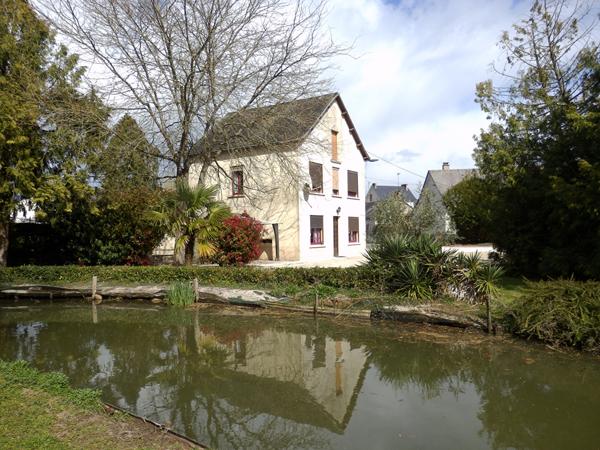 MAISON SUR GRAND TERRAIN St berthevin MAISON SUR GRAND TERRAIN St berthevin
