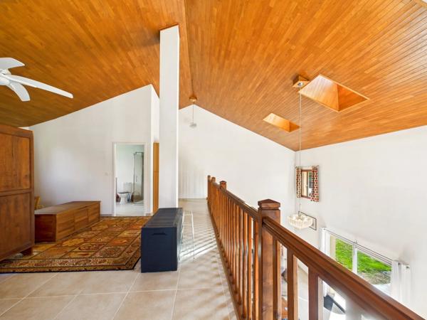 Maison moderne - spacieuse avec grand jardin près de la ville