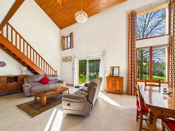 Maison moderne - spacieuse avec grand jardin près de la ville