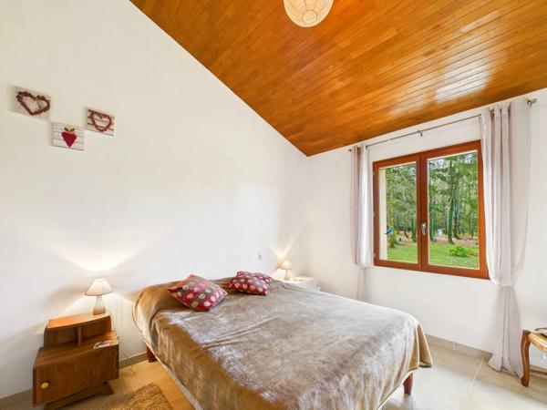 Maison moderne - spacieuse avec grand jardin près de la ville
