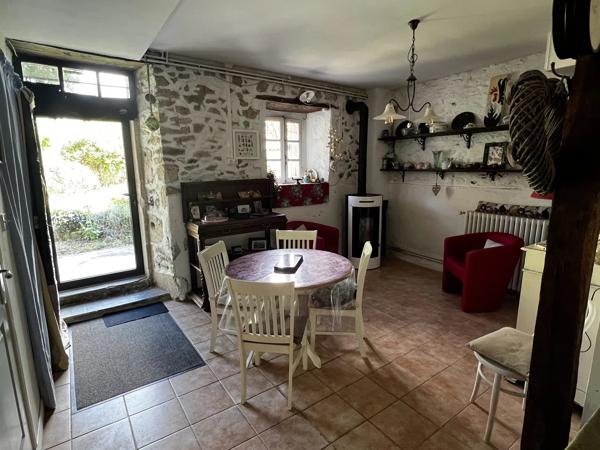 Grande maison de ville dans le centre d'une ville animée, excellente opportunité pour une chambre d'hôtes.