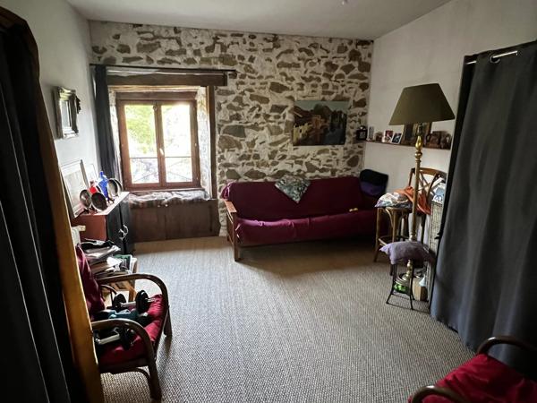 Grande maison de ville dans le centre d'une ville animée, excellente opportunité pour une chambre d'hôtes.