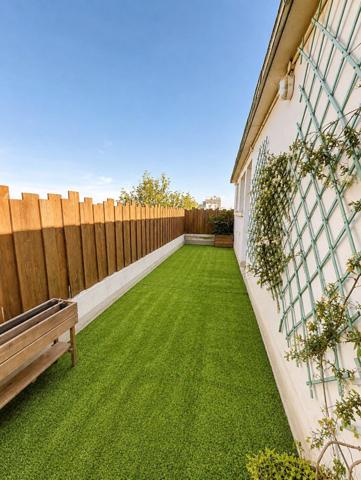 ROOFTOP EXCEPTIONNEL – DERNIER ÉTAGE – TRAVERSANT