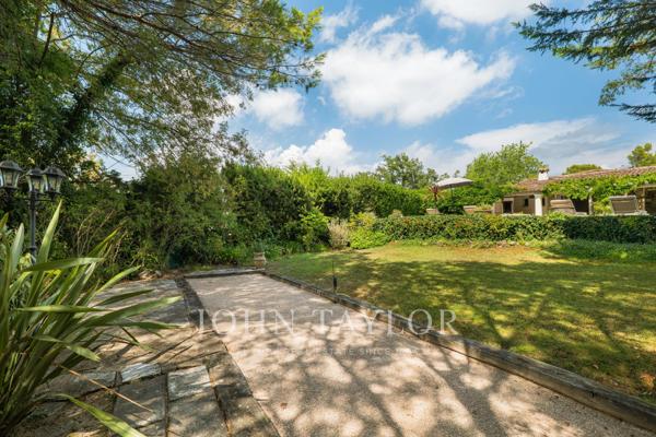 Élégante propriété dans un écrin de verdure à Mougins
