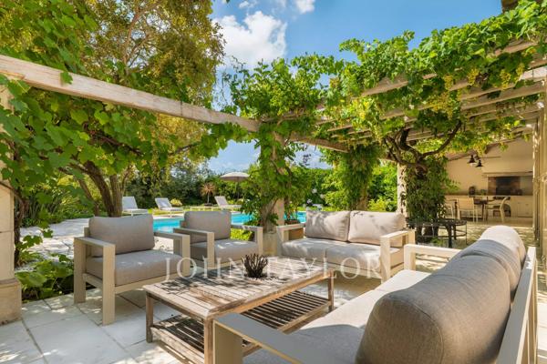 Élégante propriété dans un écrin de verdure à Mougins