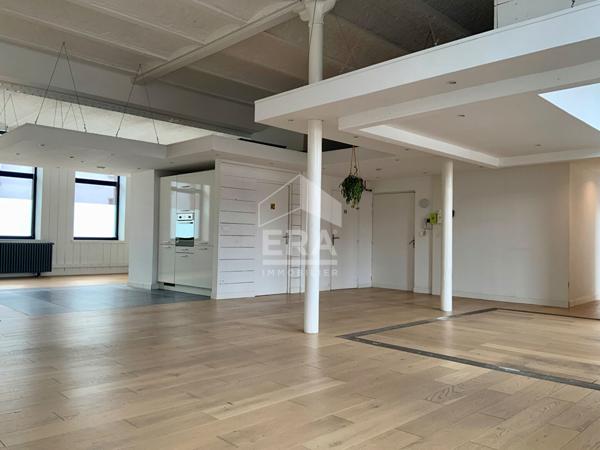 Grand loft 160 m² avec 3 places de parking à Lille