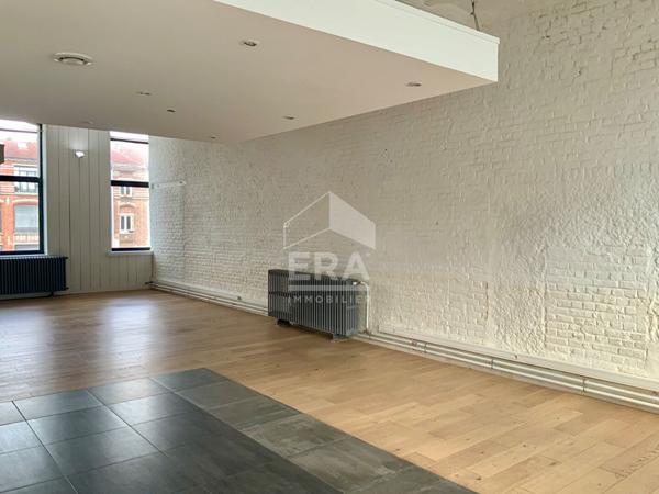 Grand loft 160 m² avec 3 places de parking à Lille