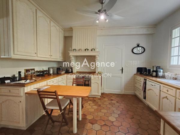 Maison à BEAUVAIS-SUR-MATHA, 17490 - 5 pièces 220m²