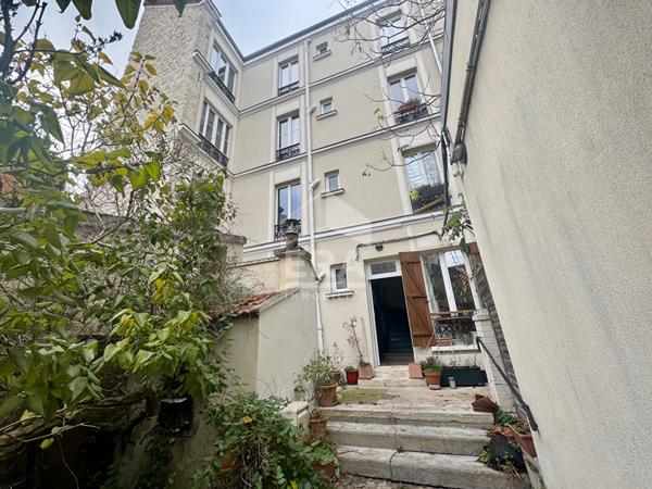 MALAKOFF  RARE OPPORTUNITÉ EN FOND DE COUR  2 PIÈCES AU 3e ÉTAGE