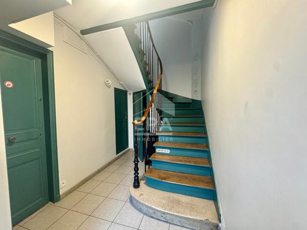 MALAKOFF  RARE OPPORTUNITÉ EN FOND DE COUR  2 PIÈCES AU 3e ÉTAGE