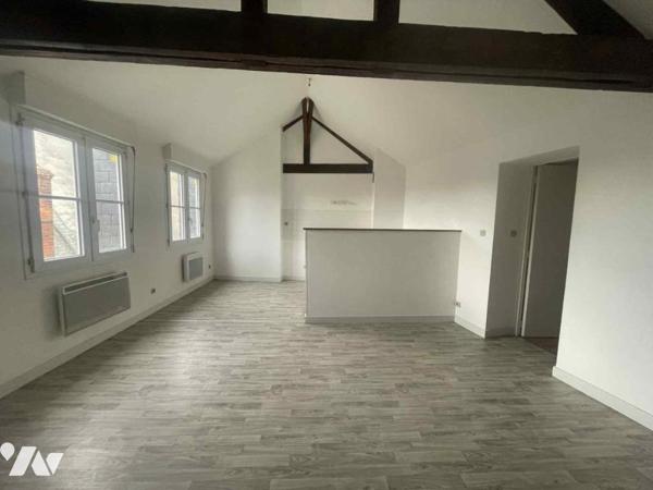 Appartement 3eme étage, lumineux avec de beaux volumes