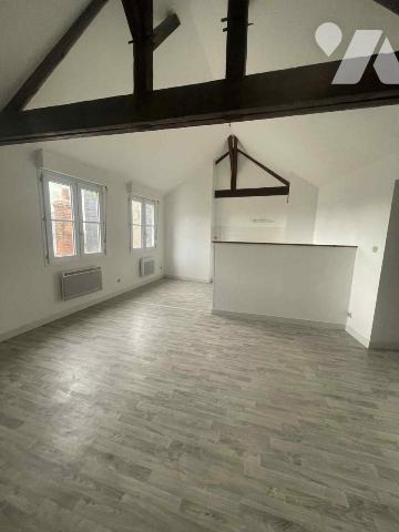 Appartement 3eme étage, lumineux avec de beaux volumes