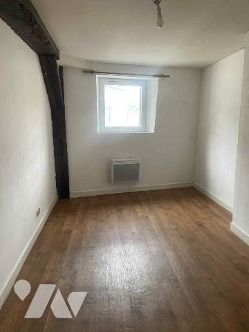 Appartement 3eme étage, lumineux avec de beaux volumes