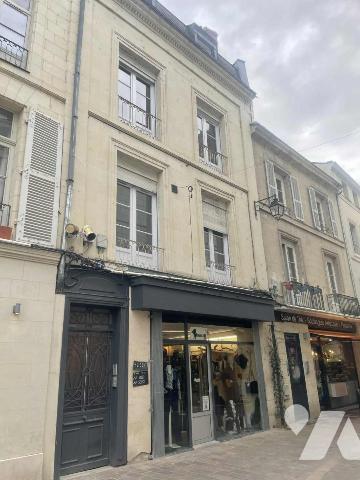 Appartement 3eme étage, lumineux avec de beaux volumes