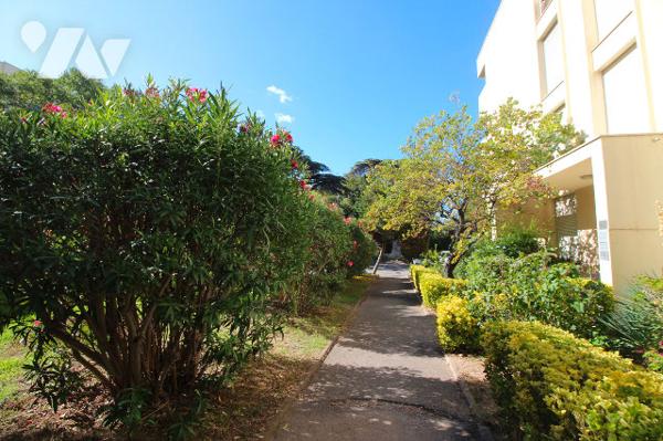 Appartement agréable T5/6 de 102m2 (Carrez) dans le quartier Sainte Anne (8e)