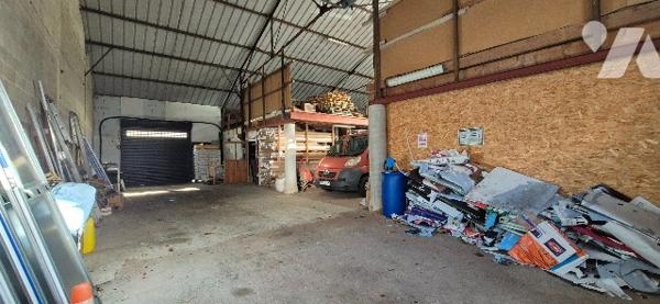 Entrepôt et bureaux à vendre libre de toute location