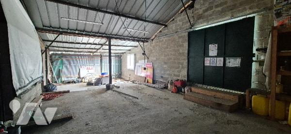 Entrepôt et bureaux à vendre libre de toute location