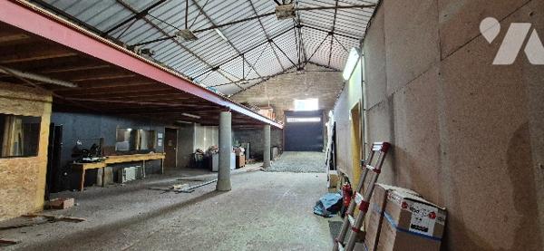 Entrepôt et bureaux à vendre libre de toute location