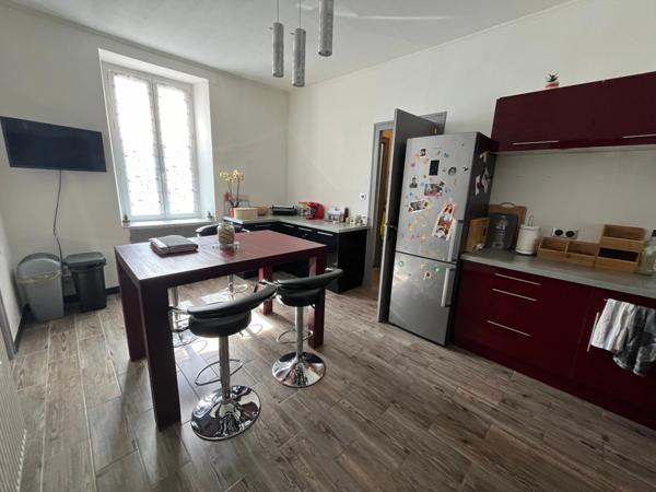 LUCON QUARTIER MARCHE COUVERT ET PISCINE MAISON DE CARACTERE BOURREE DE CHARME AVEC ANNEXES ET PATIO