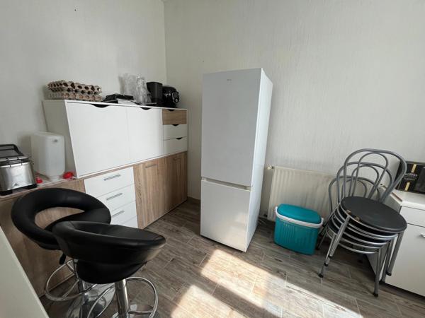 LUCON QUARTIER MARCHE COUVERT ET PISCINE MAISON DE CARACTERE BOURREE DE CHARME AVEC ANNEXES ET PATIO