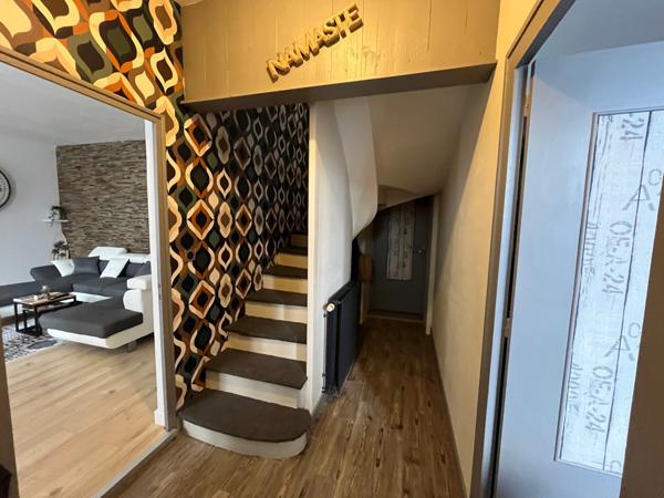 LUCON QUARTIER MARCHE COUVERT ET PISCINE MAISON DE CARACTERE BOURREE DE CHARME AVEC ANNEXES ET PATIO