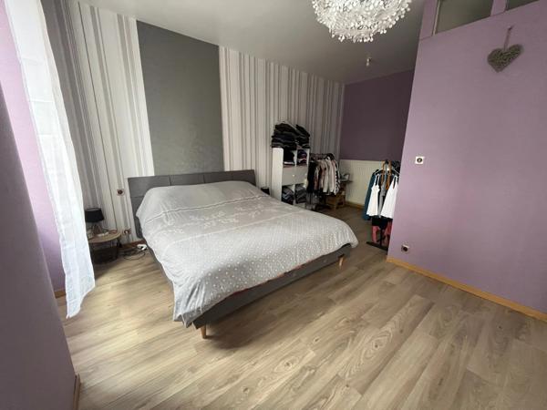 LUCON QUARTIER MARCHE COUVERT ET PISCINE MAISON DE CARACTERE BOURREE DE CHARME AVEC ANNEXES ET PATIO