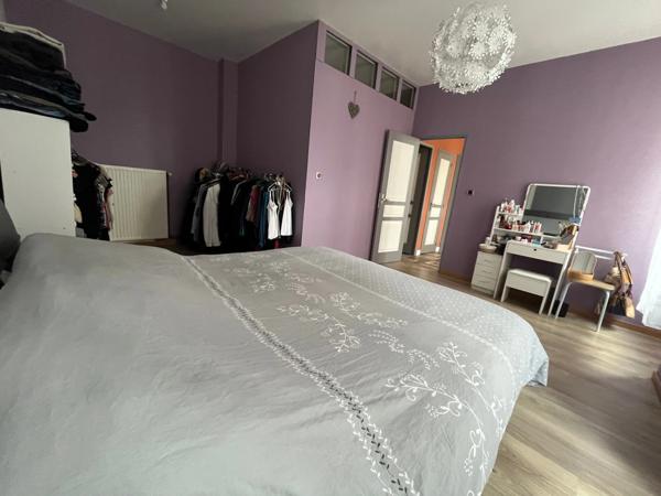 LUCON QUARTIER MARCHE COUVERT ET PISCINE MAISON DE CARACTERE BOURREE DE CHARME AVEC ANNEXES ET PATIO