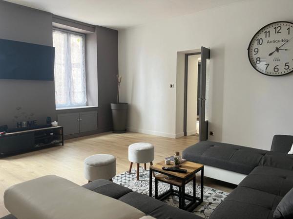 LUCON QUARTIER MARCHE COUVERT ET PISCINE MAISON DE CARACTERE BOURREE DE CHARME AVEC ANNEXES ET PATIO