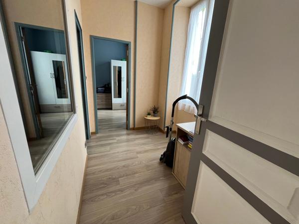 LUCON QUARTIER MARCHE COUVERT ET PISCINE MAISON DE CARACTERE BOURREE DE CHARME AVEC ANNEXES ET PATIO