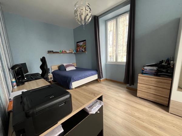 LUCON QUARTIER MARCHE COUVERT ET PISCINE MAISON DE CARACTERE BOURREE DE CHARME AVEC ANNEXES ET PATIO