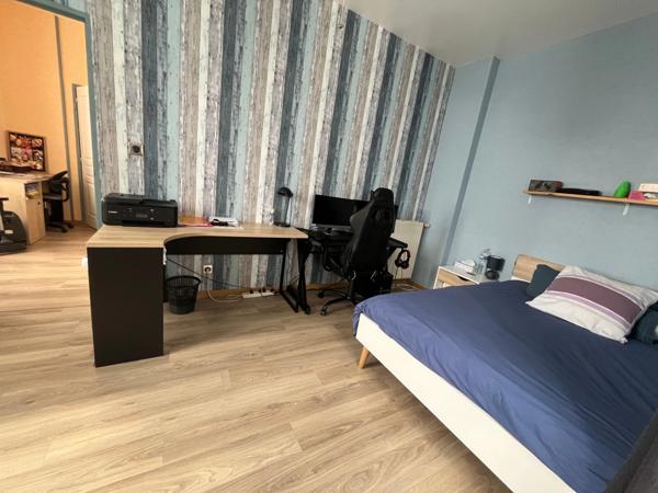 LUCON QUARTIER MARCHE COUVERT ET PISCINE MAISON DE CARACTERE BOURREE DE CHARME AVEC ANNEXES ET PATIO