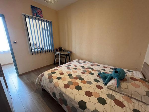 LUCON QUARTIER MARCHE COUVERT ET PISCINE MAISON DE CARACTERE BOURREE DE CHARME AVEC ANNEXES ET PATIO