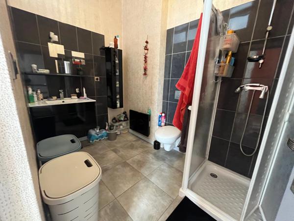 LUCON QUARTIER MARCHE COUVERT ET PISCINE MAISON DE CARACTERE BOURREE DE CHARME AVEC ANNEXES ET PATIO