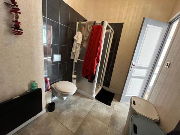 LUCON QUARTIER MARCHE COUVERT ET PISCINE MAISON DE CARACTERE BOURREE DE CHARME AVEC ANNEXES ET PATIO