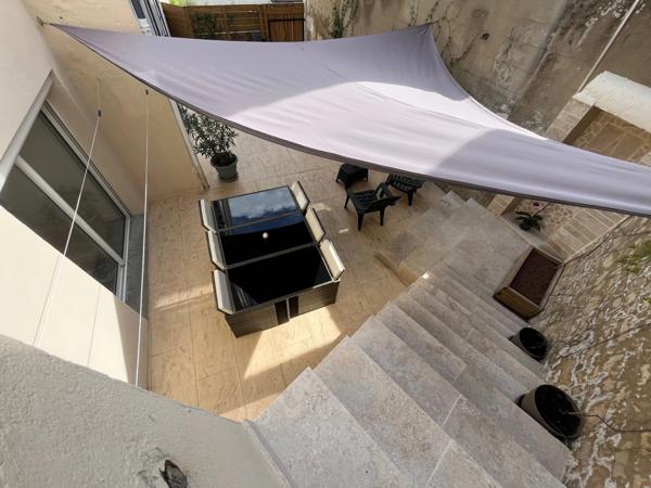 LUCON QUARTIER MARCHE COUVERT ET PISCINE MAISON DE CARACTERE BOURREE DE CHARME AVEC ANNEXES ET PATIO