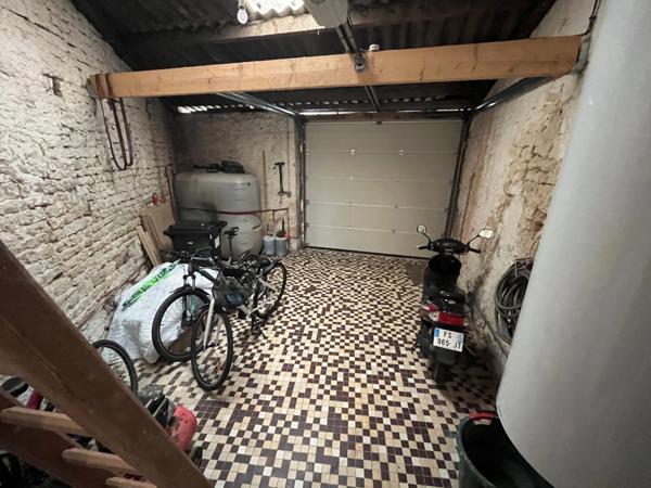 LUCON QUARTIER MARCHE COUVERT ET PISCINE MAISON DE CARACTERE BOURREE DE CHARME AVEC ANNEXES ET PATIO