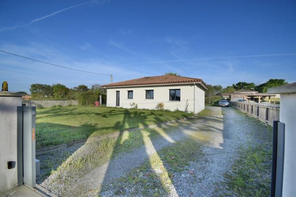 VILLA CONTEMPORAINE de plain-pied à vendre 5 pièces SOUSTONS (40) 142m² proche du lac.