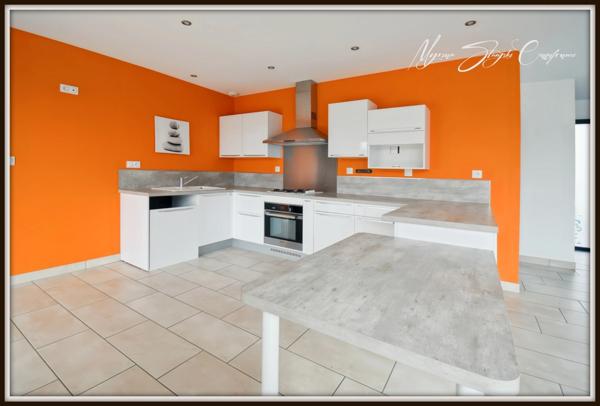 VILLA CONTEMPORAINE de plain-pied à vendre 5 pièces SOUSTONS (40) 142m² proche du lac.