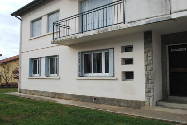 Immeuble 4 appartements fort potentiel.