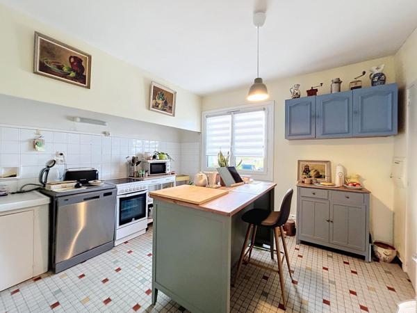 Immeuble 4 appartements fort potentiel.