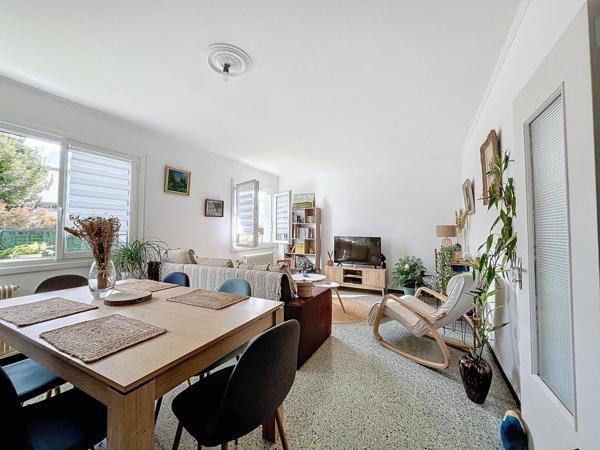 Immeuble 4 appartements fort potentiel.