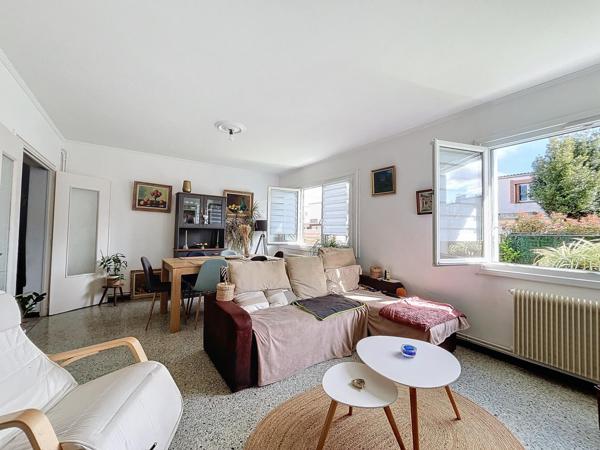 Immeuble 4 appartements fort potentiel.