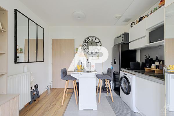 Appartement Rueil Malmaison 1 pièce(s) 28.48 m² €212 000 ** - Référence 19682