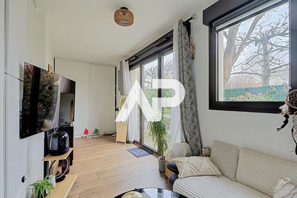 Appartement Rueil Malmaison 1 pièce(s) 28.48 m² €212 000 ** - Référence 19682