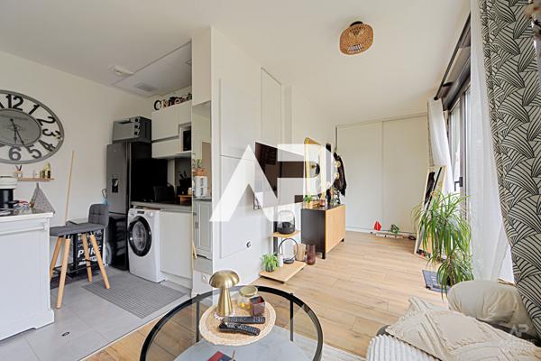 Appartement Rueil Malmaison 1 pièce(s) 28.48 m² €212 000 ** - Référence 19682