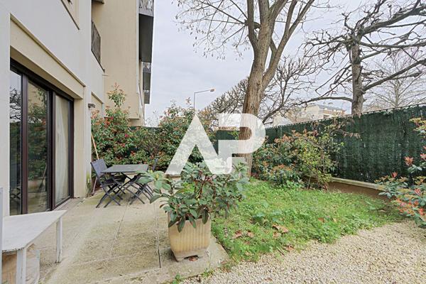 Appartement Rueil Malmaison 1 pièce(s) 28.48 m² €212 000 ** - Référence 19682