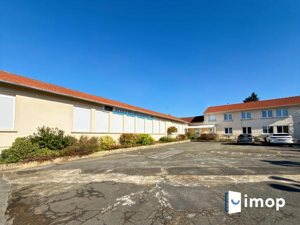 Batiment de 590m2 - terrain de 2169m2