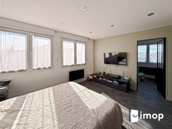 Batiment de 590m2 - terrain de 2169m2